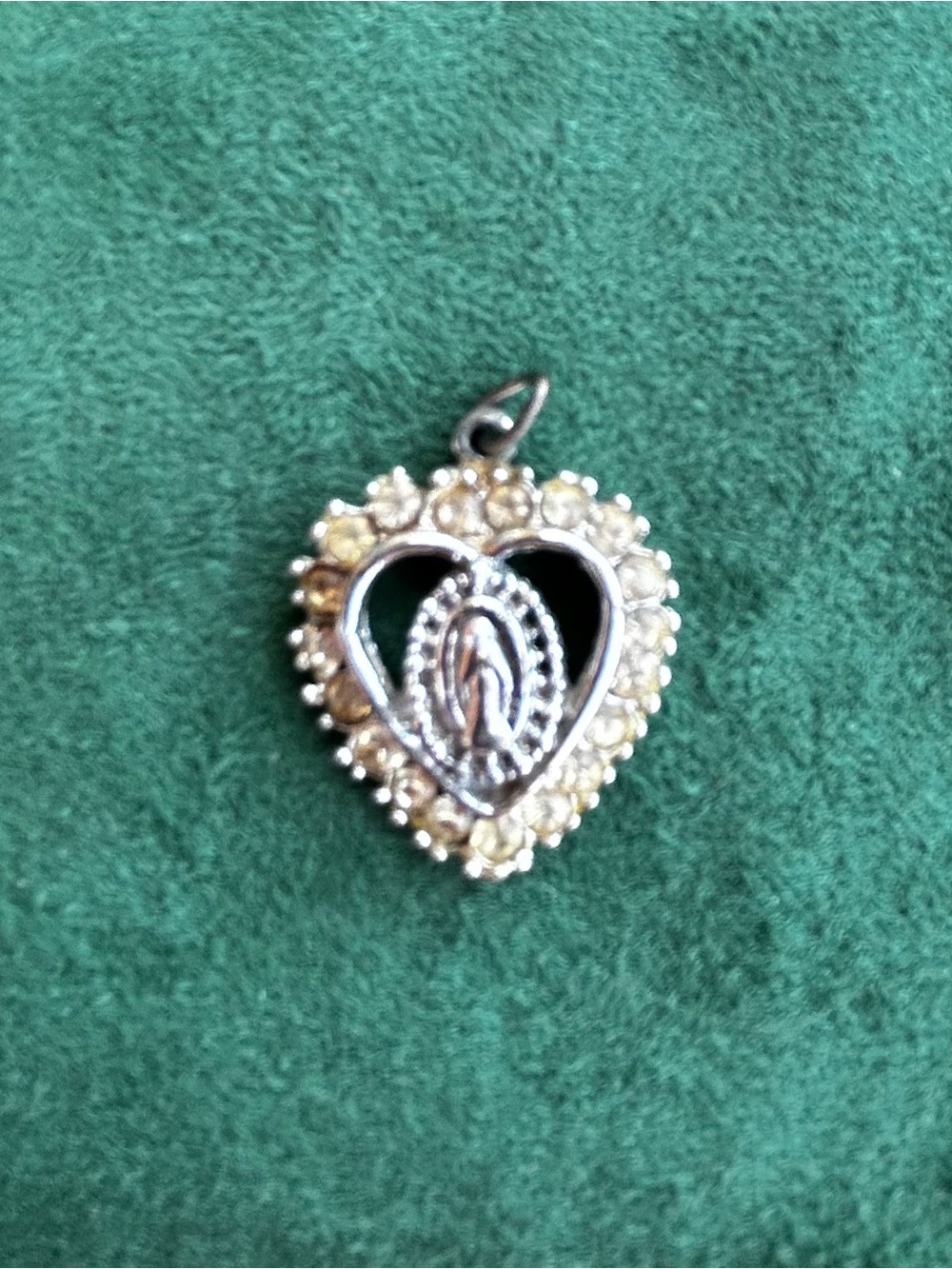 ✝️Heart-Shaped St Mary Pendant Necklace - Gold Tone with Clear Crystals - Picture 5 of 8